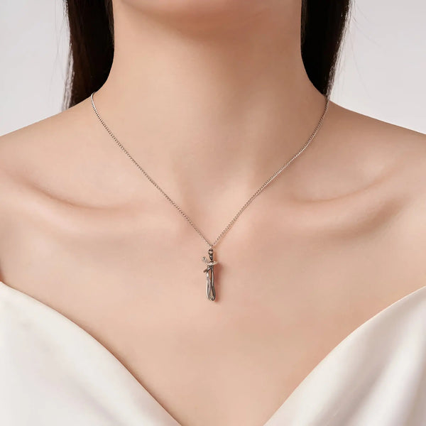 Elegant Hug Necklace – A Timeless Symbol of Love & Connection