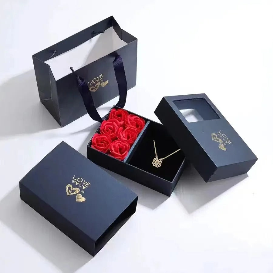 CLOVER NECKLACE + ROSE GIFT BOX